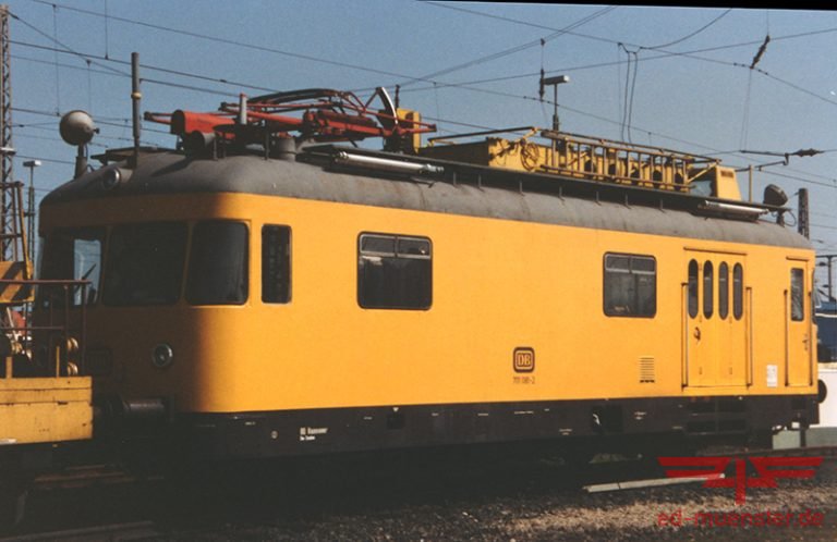 701 081-2 am 07.04.1990 im Bw Emden