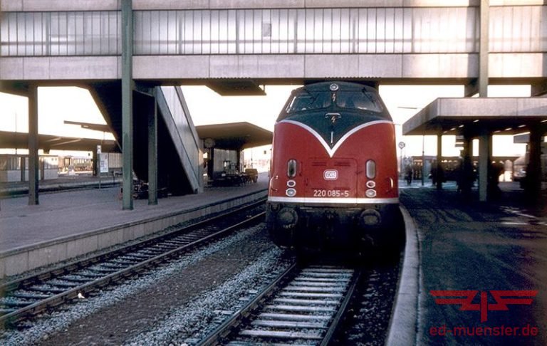 220 085-5 in Emden Hbf